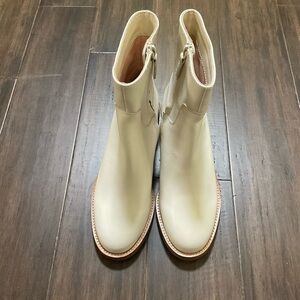 J. Crew Ladies Size 7.5 Cream Leather Stacked Heel Ankle Zip Boots